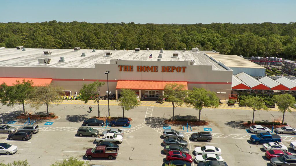 A large parking lot with many cars parked in it.