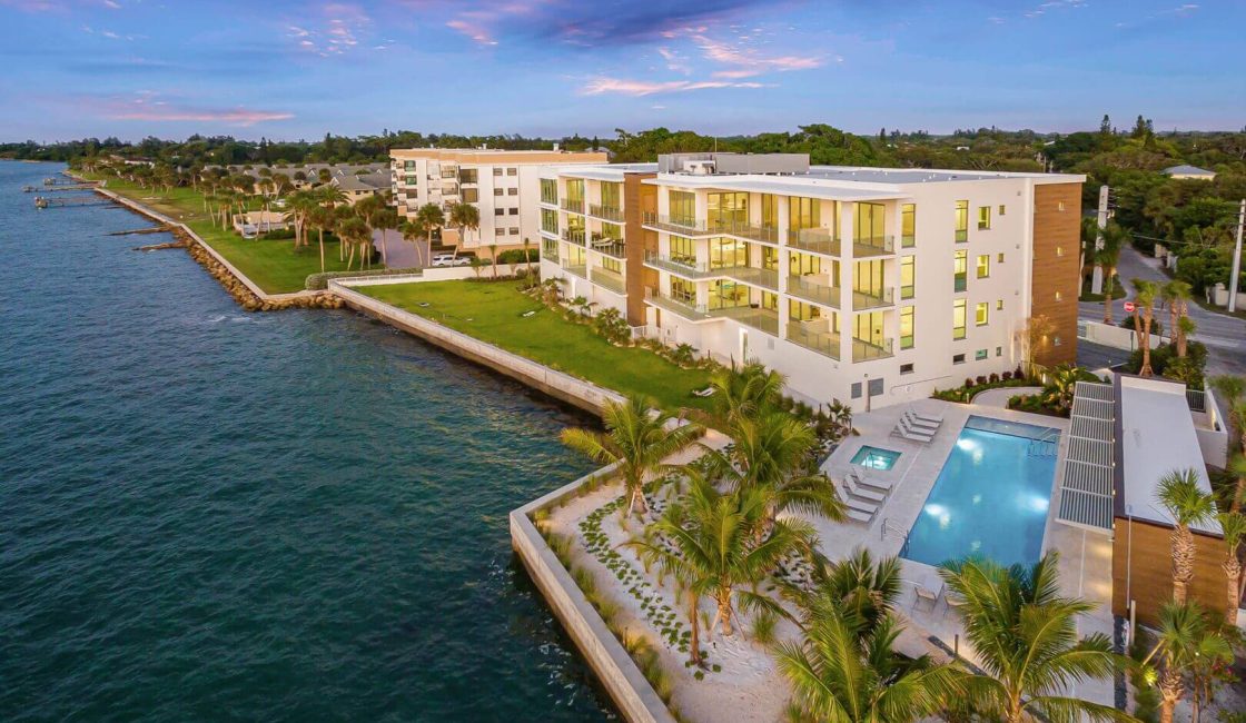 A view of the water from above.